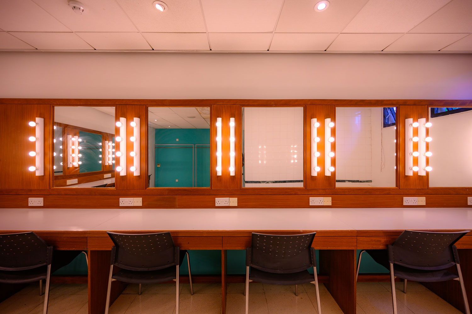 str_dressingrooms